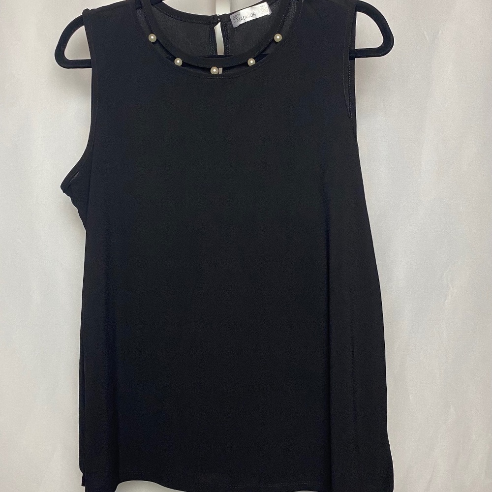 89th & Madison Womenʻs Black Sleeveless Dress Blouse with Pearl Accents Medium